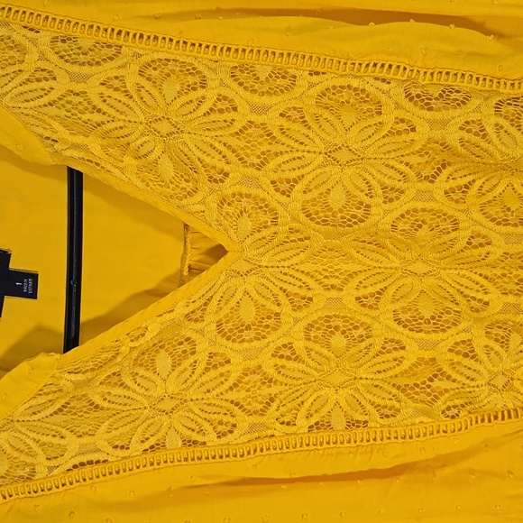 Torrid Yellow Rayon and Lace Blouse Size 1X - Picture 7 of 8